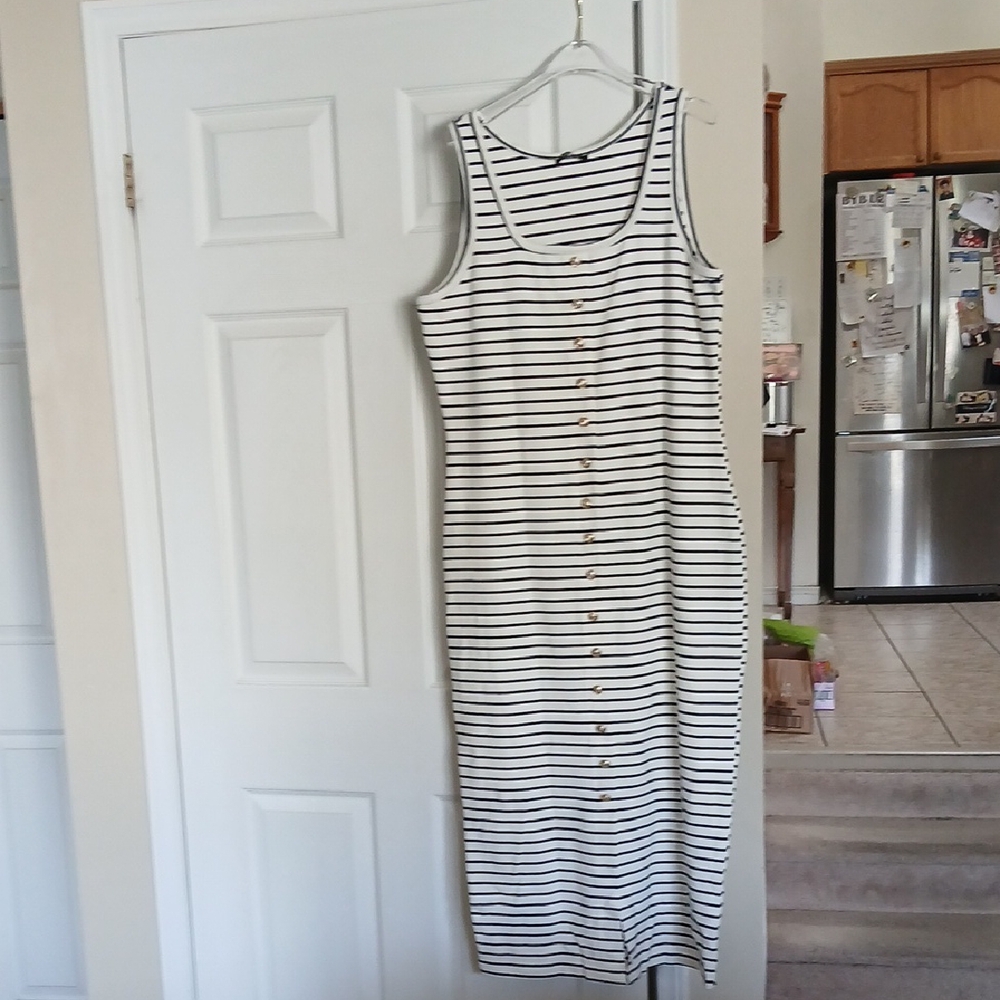 Fashion Bug Black and White Sleeveless Sheath Dress